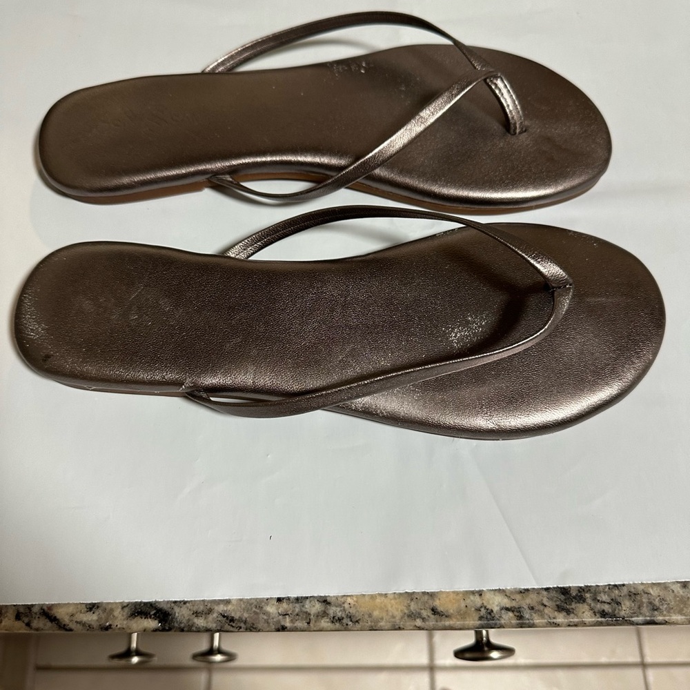 Yosi Samra Size 8 Pewter Thong Women’s Sandals Pre Owned. - Picture 4 of 8